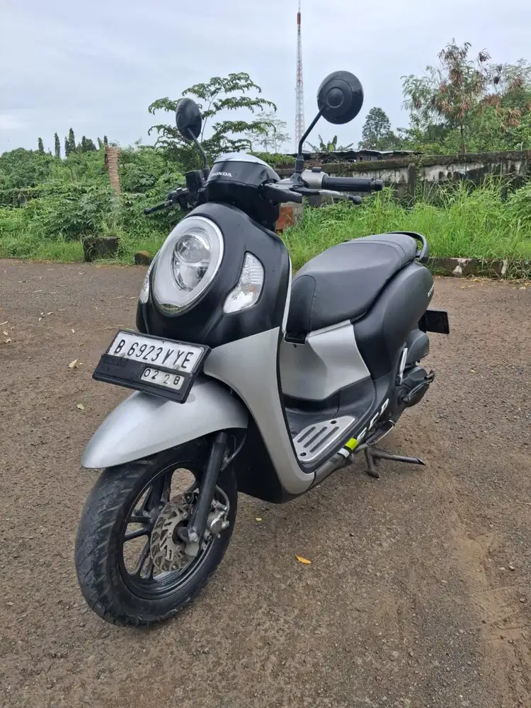 (B) Honda Scoopy Sporty FI Tahun 2023