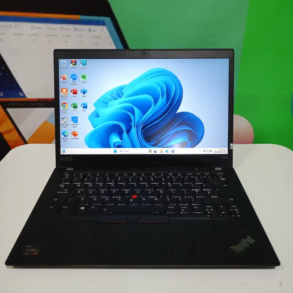 Laptop Lenovo T495s AMD Ryzen 7pro 3700u ram 16GB SSD 256GB