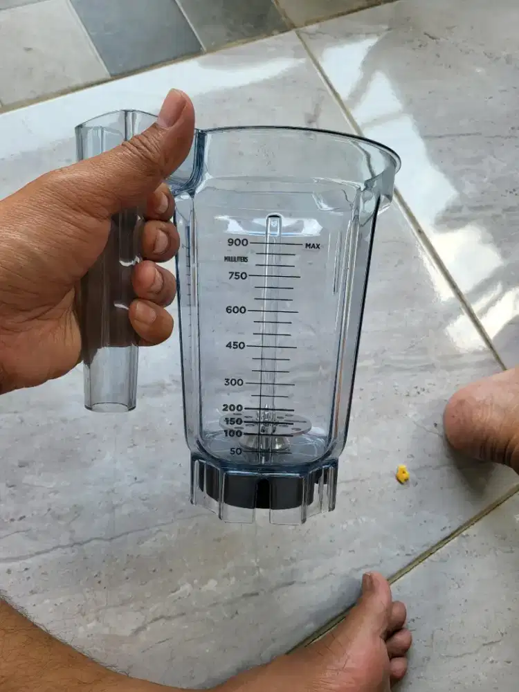 Blender Vitamix Aerating Container berukuran 0,9 Liter.