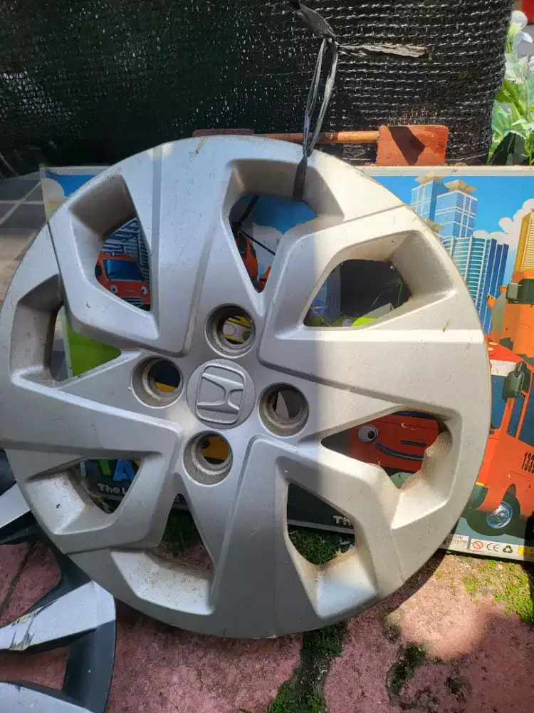 tutup velg (wheel cover/dop) untuk velg kaleng mobil Honda. 