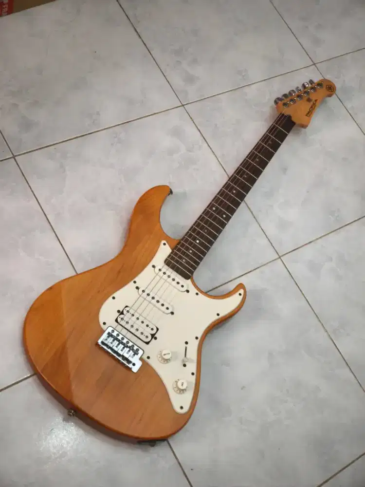 Yamaha pacifica pac112j
