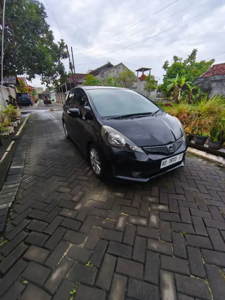 Di Jual Mobil Honda Jazz 2013
