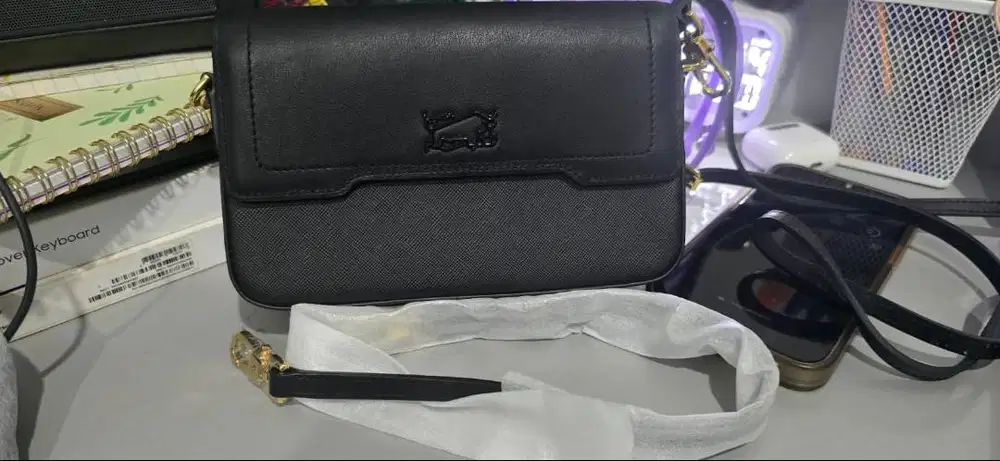 Braun Buffel Superstar-D Sling Pouch in Black