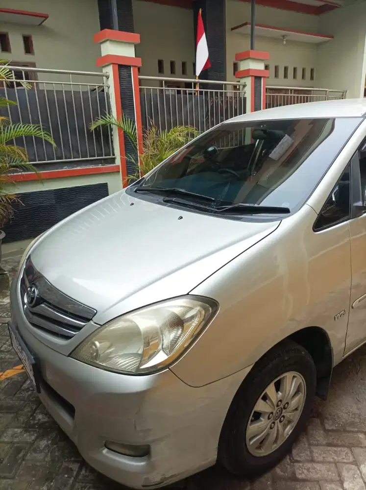 Toyota Kijang Innova 2010 Bensin