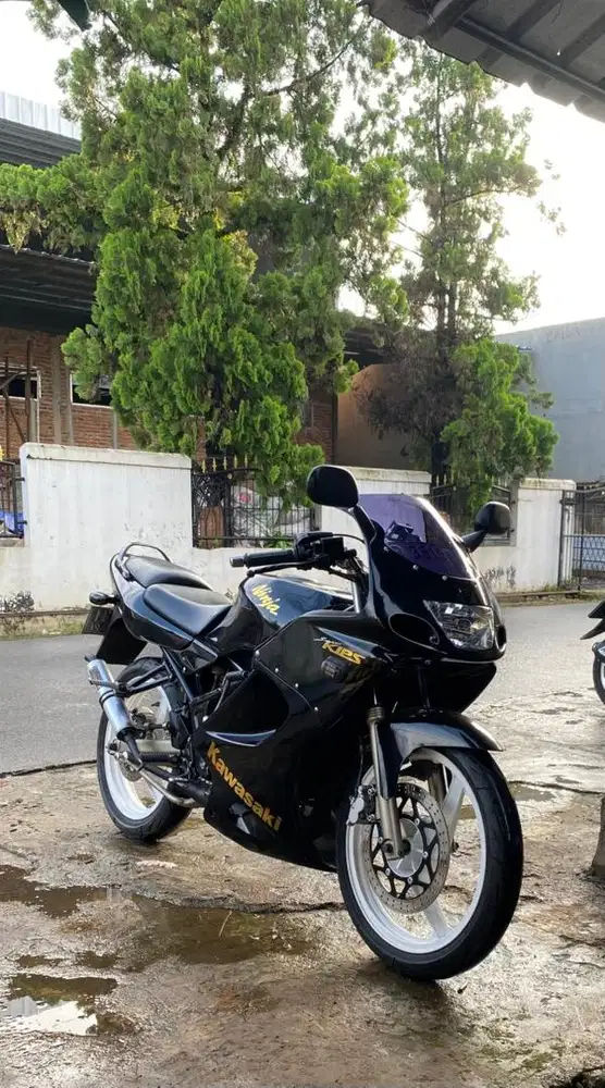 Kawasaki ninja rr old hitam