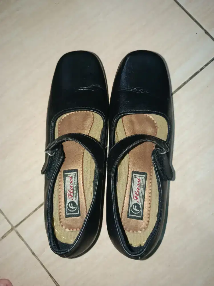 Sepatu Hitam Pantofel Wanita