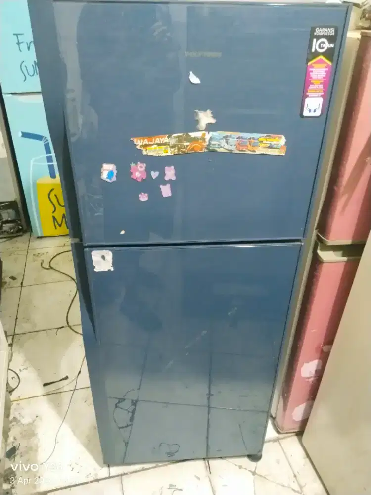 Di jual cepat kulkas 2 pintu politron like now
