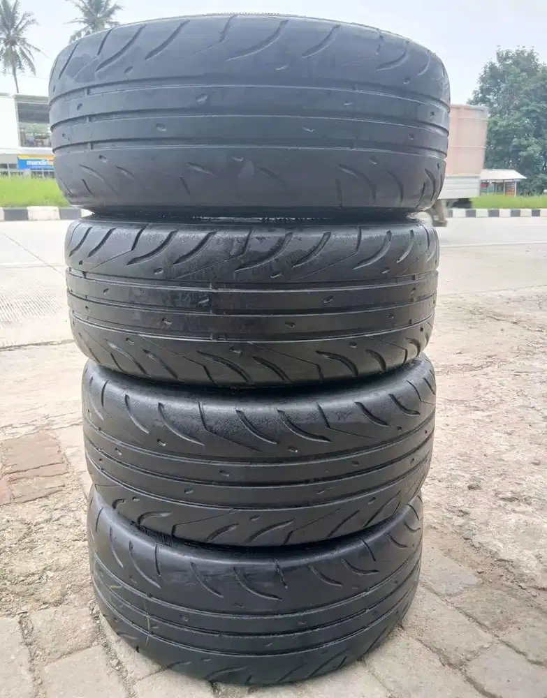 Ban semislik 225/40 ring 18