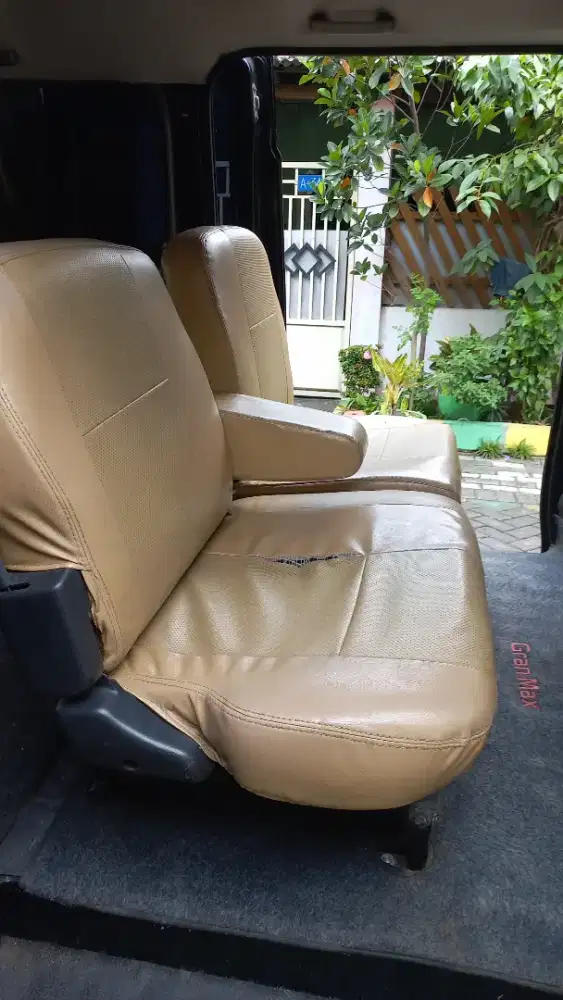 Jok Mobil granmax hadap depan