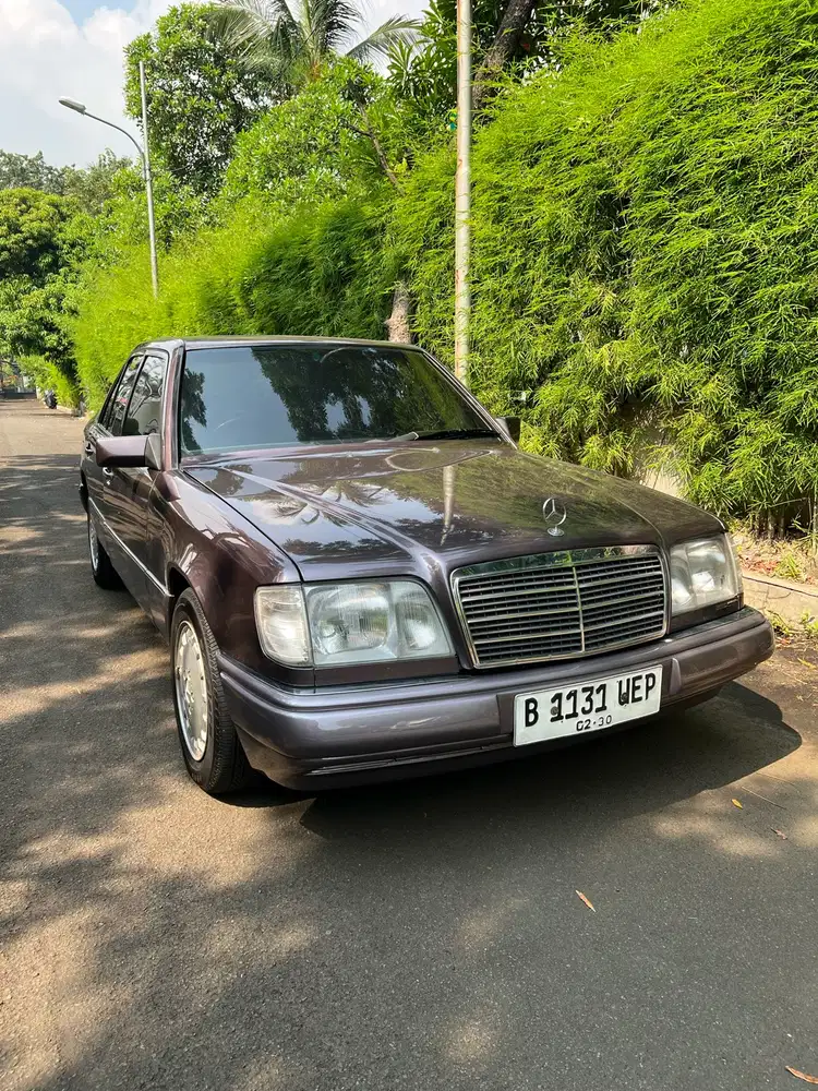 Mercedes Benz E320 Tangan pertama 1994