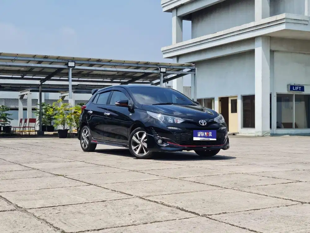 Toyota Yaris 1.5 S TRD Sportivo MATIC AT 2019 Hitam KM 58RB