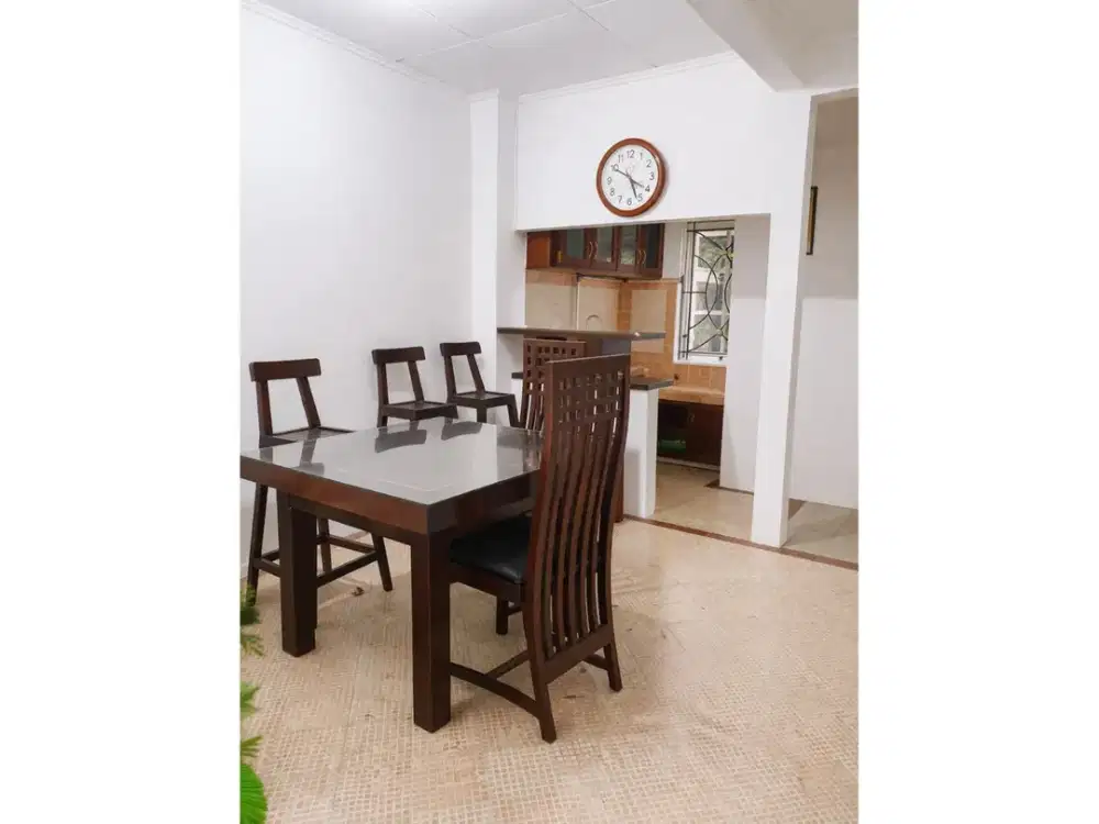 DISEWA RUMAH TAHUNAN SEMI FURNISH BAGUS SIAP HUNI DI SENTUL CITY