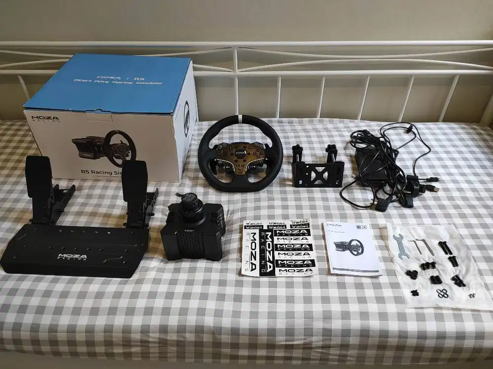 Steering wheel Moza R5 Bundle like new