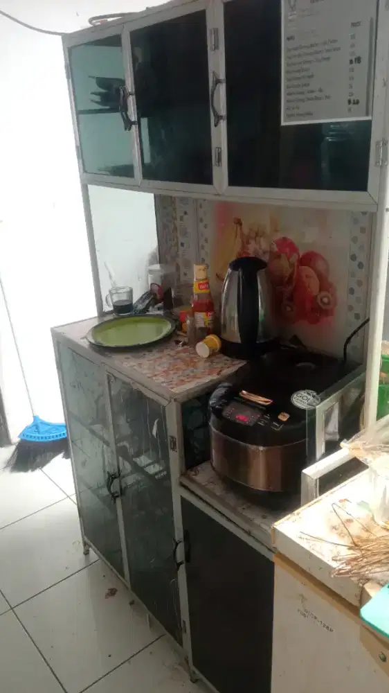 Lemari rak piring 3 pintu atas bawah