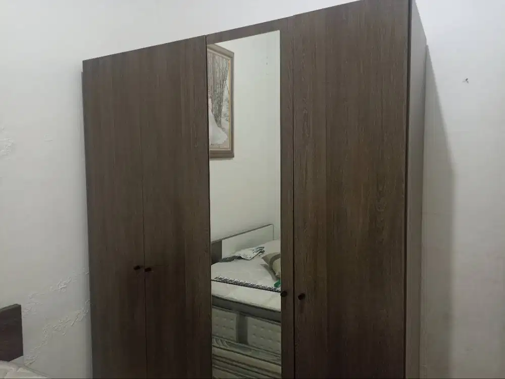 Lemari bekas Informa