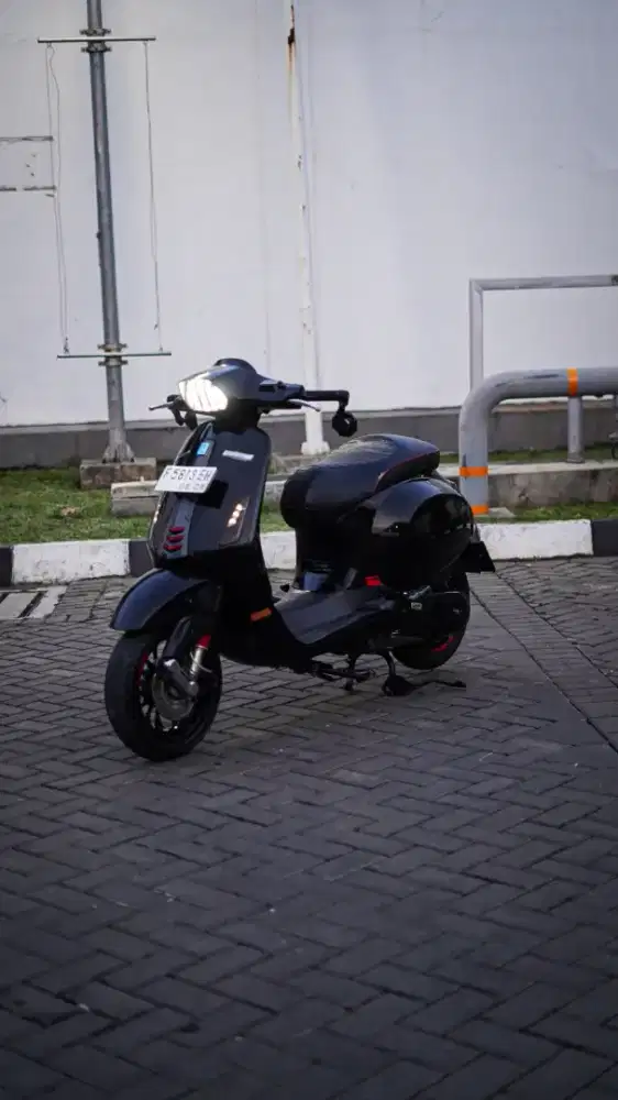 PIAGGIO VESPA SPRINT LIMITED CARBON 2018