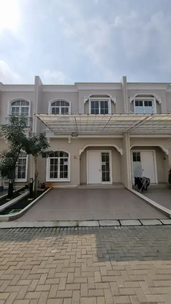 Disewakan Rumah Baru Mewah Strategis dekat Stasiun