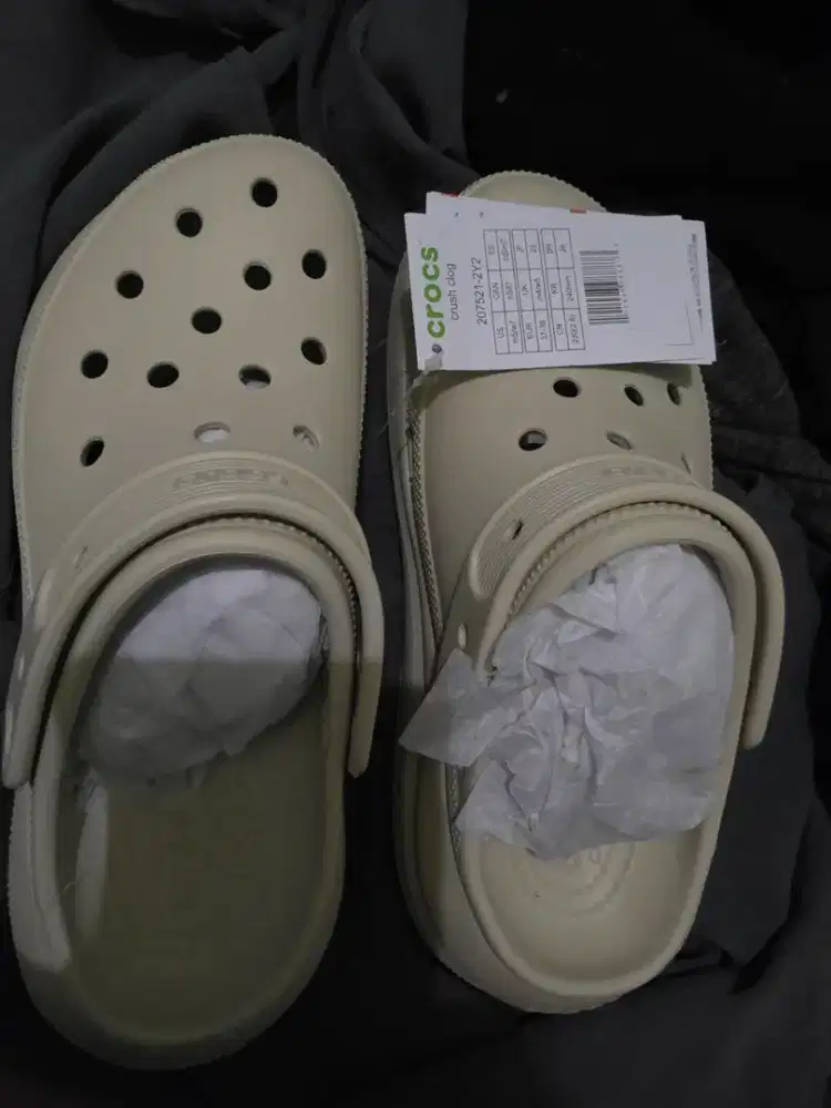 Sendal Crocs Crush warna Bone uk. W7