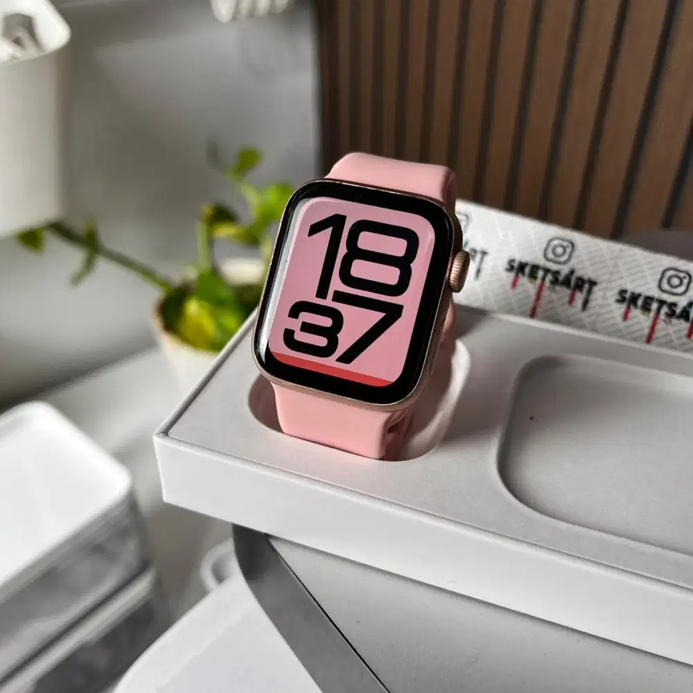 Apple Watch Series 6 40mm Gold iwatch Battery Health 92%