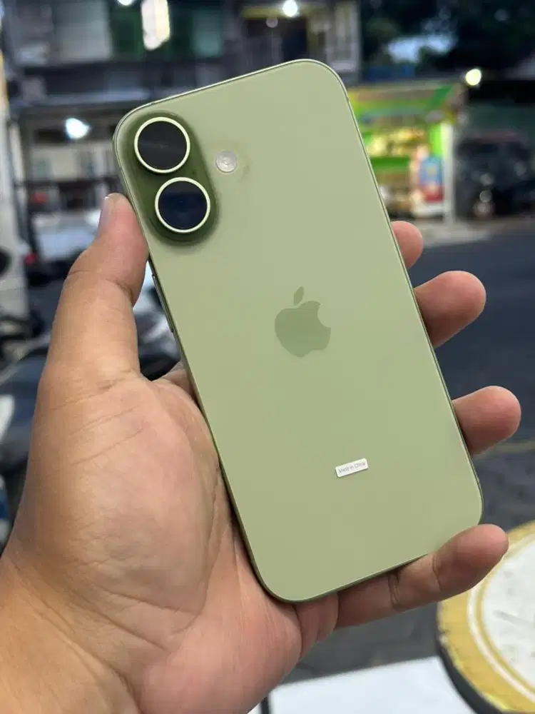 Iphone 16 256GB sage ibox pemakaian 4 hari