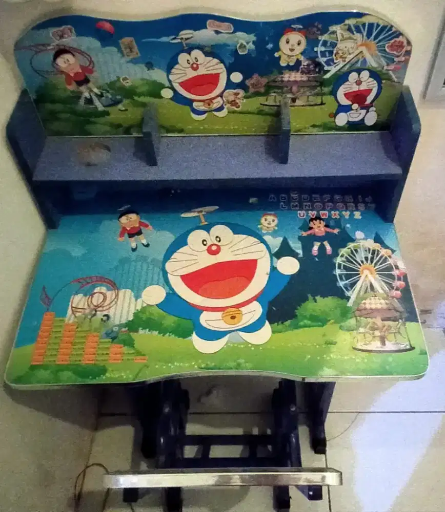 Meja belajar anak