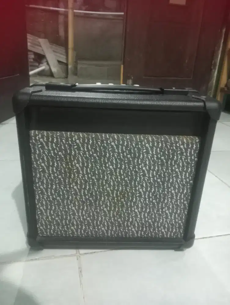 Ampli gitar listrik..suara masih jernih