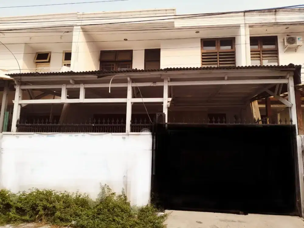 DIJUAL RUMAH 2 LANTAI TAMAN RATU – 5 KAMAR TIDUR, GARASI 2 MOBIL, SHM, BEBAS BANJIR