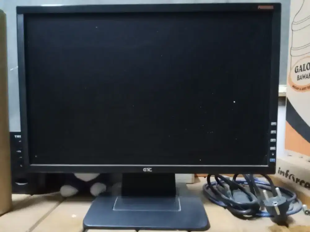 Monitor LCD merek GTC 15.6