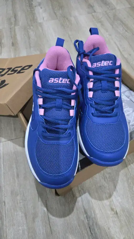 Sepatu Badminton Astec