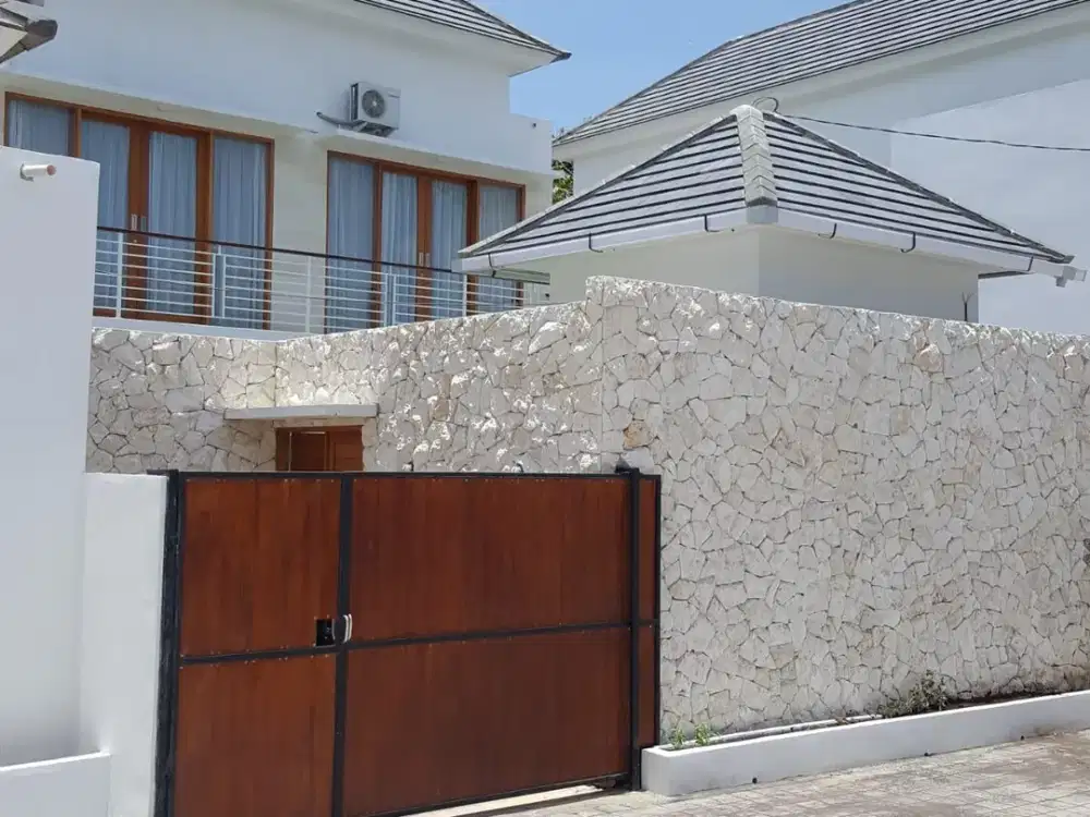 DIJUAL VILLA 2 LANTAI NUSA DUA BALI – 3 KAMAR TIDUR, LT 150 m², HARGA 2.8 M