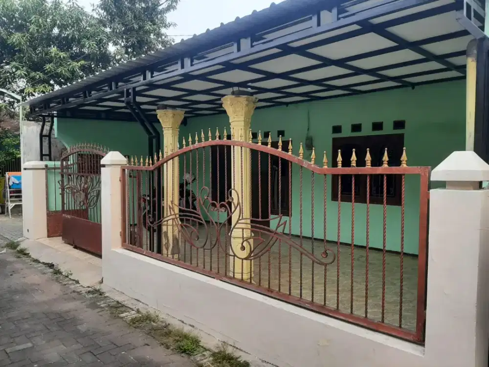 Dijual rumah di perkampungan