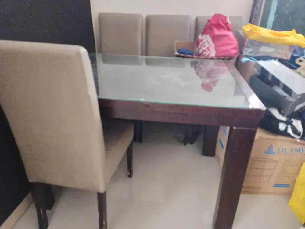 Meja Makan Kondisi Bagus