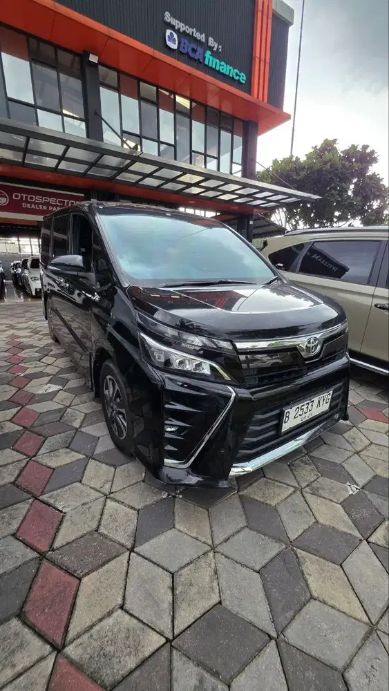 Toyota Voxy 2.0L A/T 2018