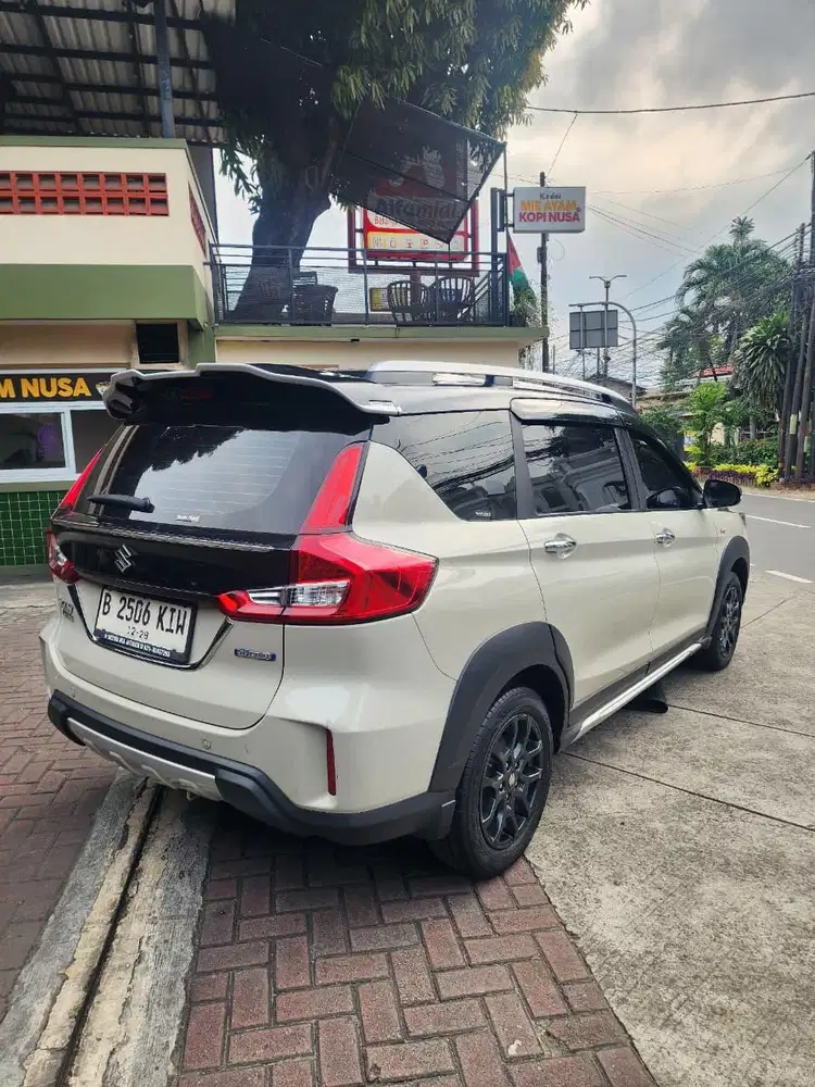 Suzuki XL 7 Alpha  Hybrid at metic th 2023 warna ivory nopol Genap