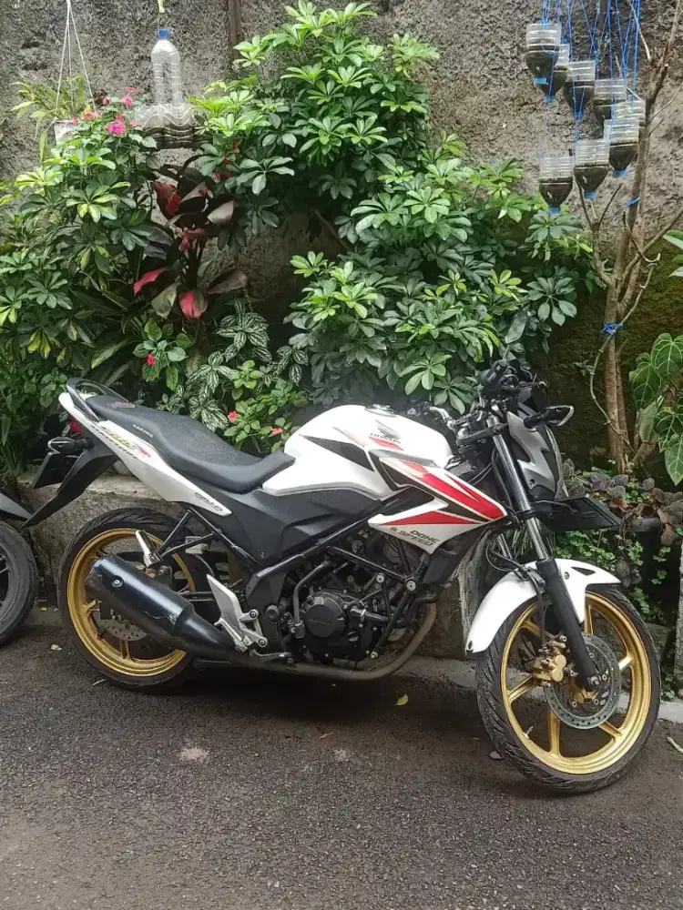 Jual cepat cb150r surat surat lengkap,pajak on dan panjang