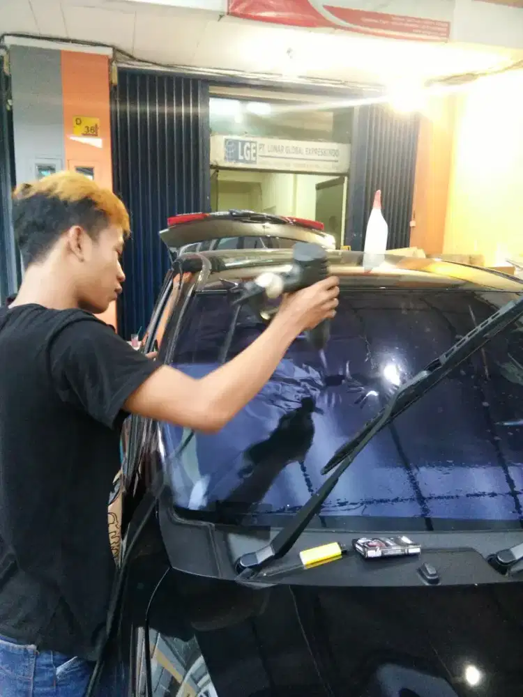 Kaca film pesan antar