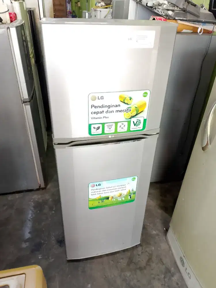 Jual kulkas LG 2 pintu normal dan garansi satu bulan