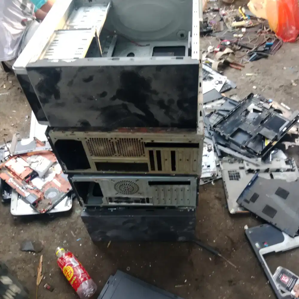 Saya menampung bangkai komputer dan laptop gan