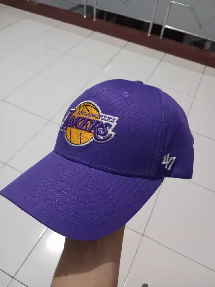 topi basket lakers
