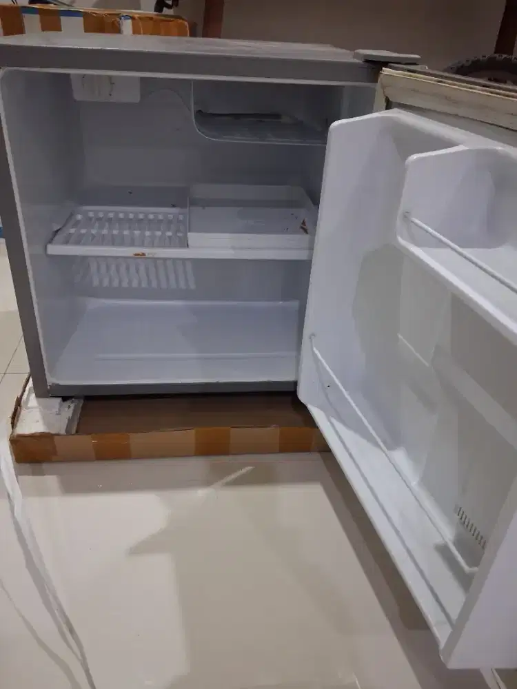 Kulkas Mini Merk Aqua