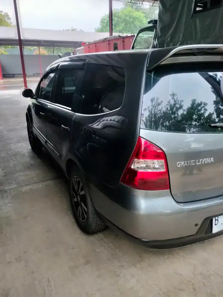 Nisan grand livina at 2011