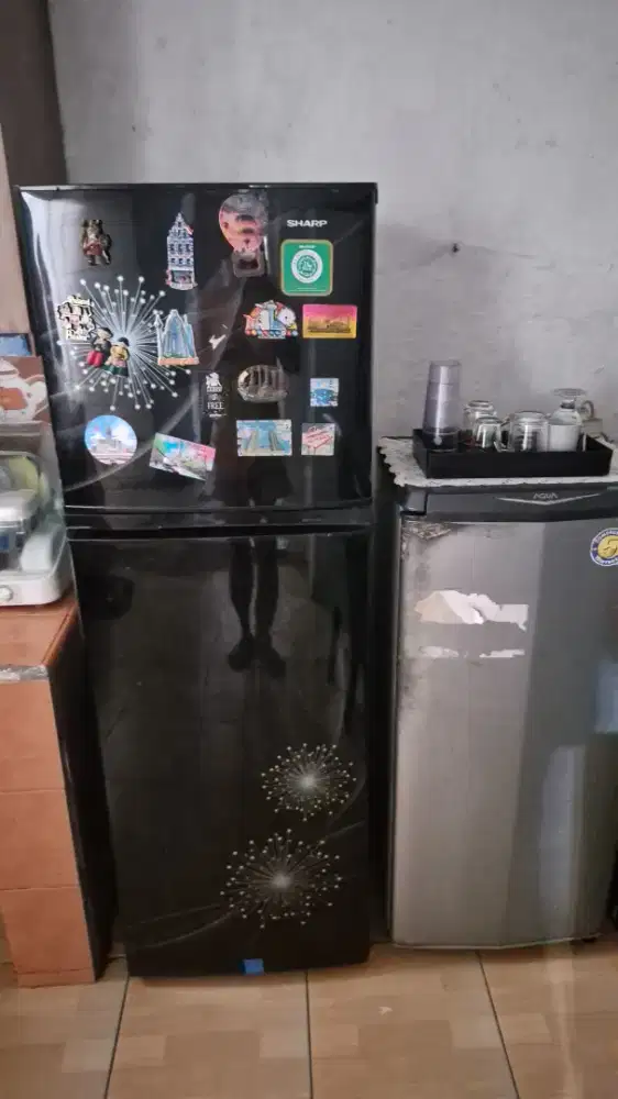 Kulkas sharp bekas murmer
