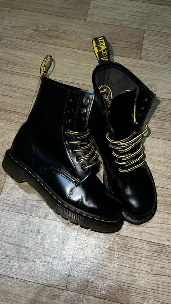 DR MARTENS BLACK SMOOTH