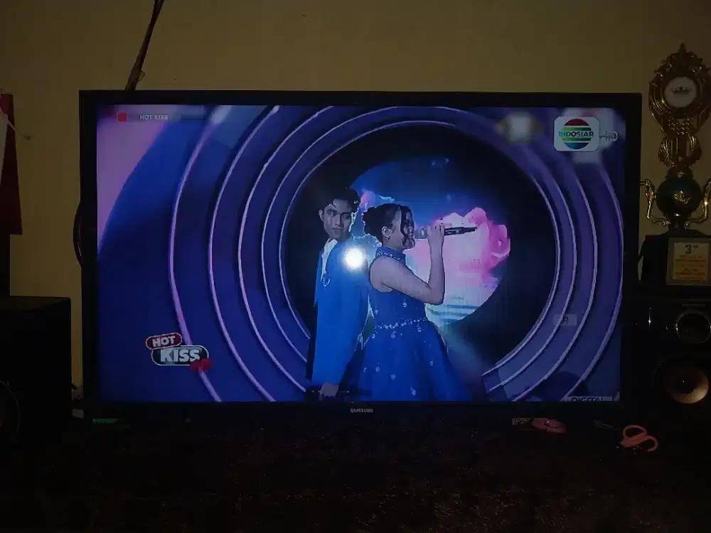 Samsung LED 32 Inc,  berikut dengan STB
