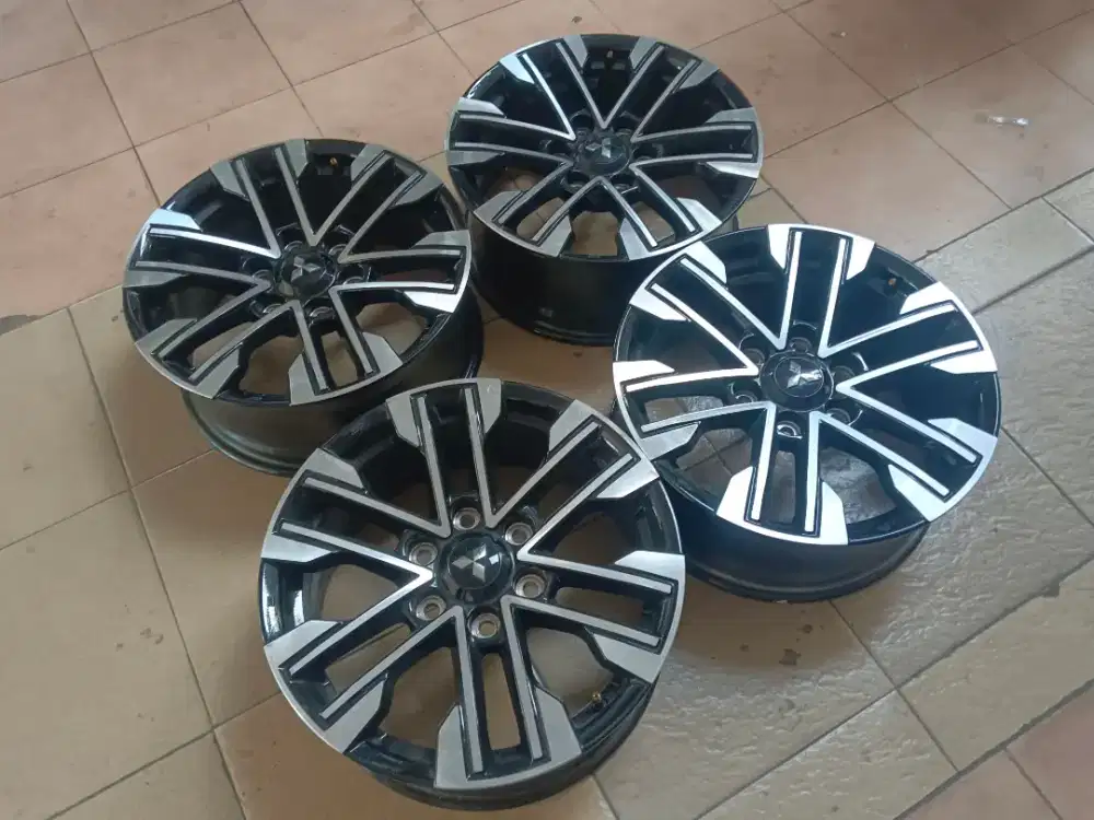 Velg mobil second ori oem mitsubishi pajero ring18