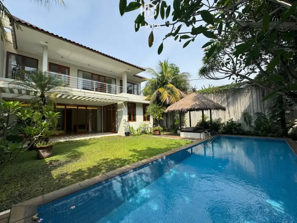 dijual rumah mewah 5br area strategis kemang dekat jalan utama