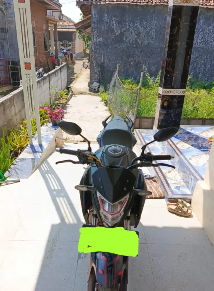 Honda CB150R motor rawatan jarang pakai.. In sya Allah gak nyesel .