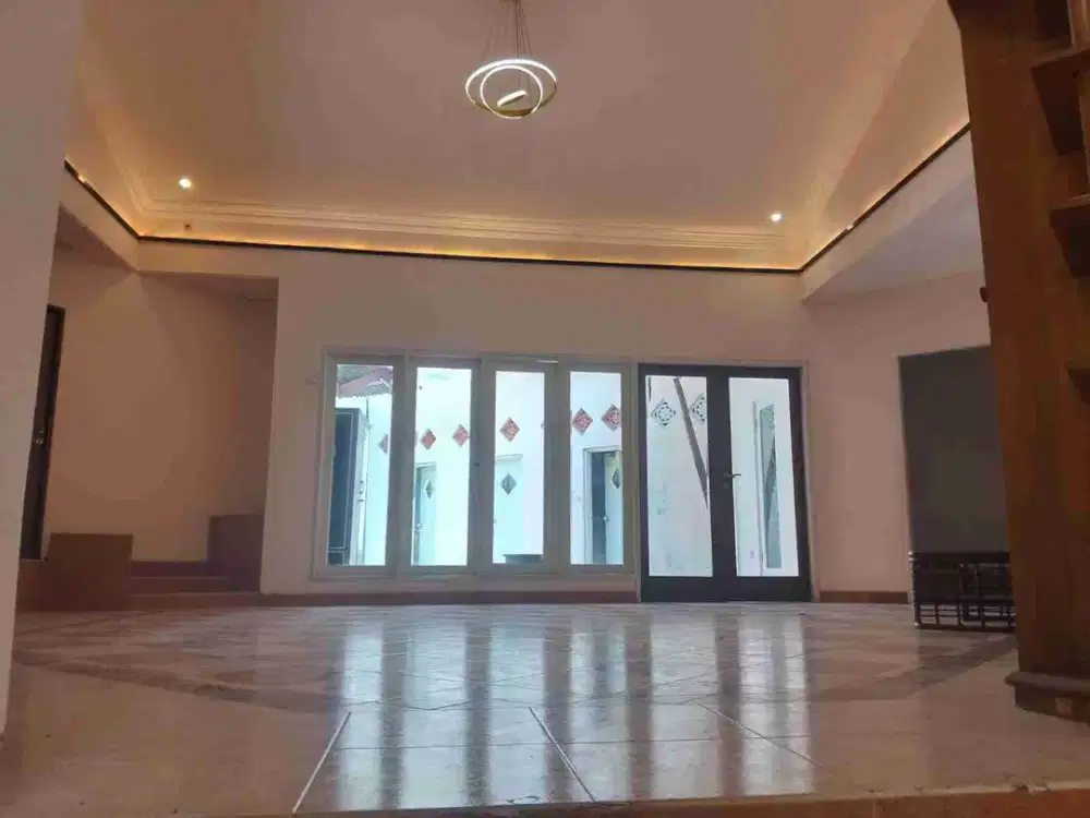 Disewakan Rumah Semi Furnish Rungkut