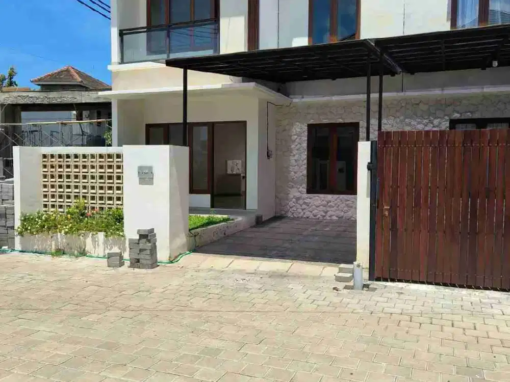 Rumah modern dalam cluster mewah SHM dekat kampus Udayana Jimbaran