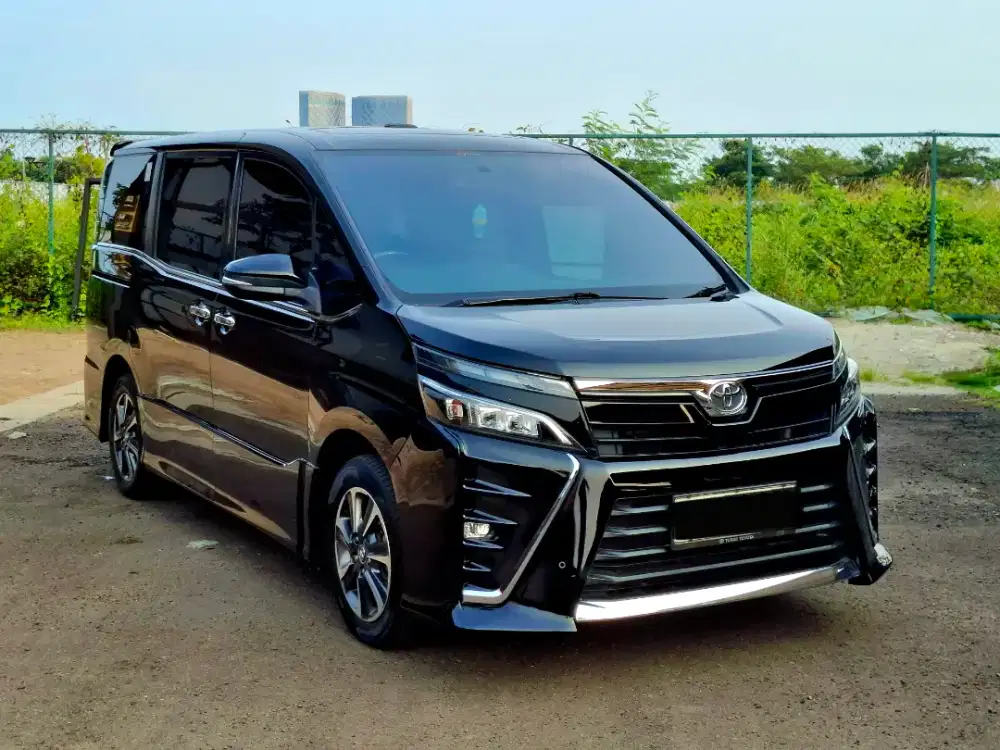 Toyota Voxy 2.0 2018